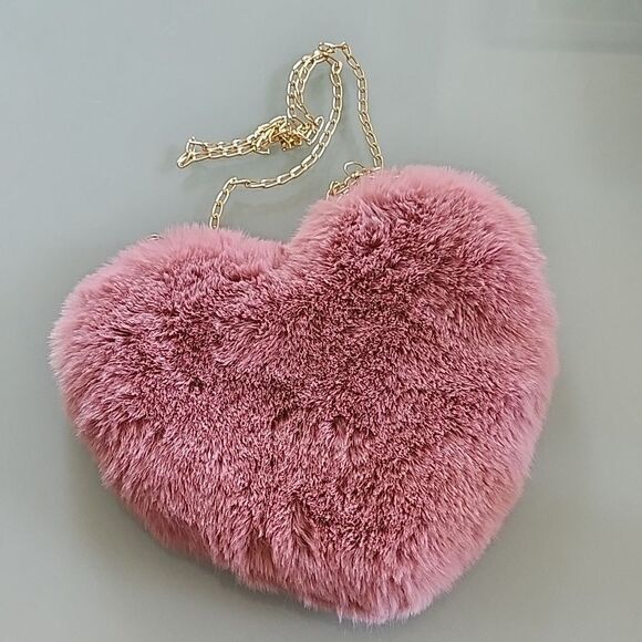 🎉 NEW🎉 Fuzzy Heart Crossbody Bag - Picture 3 of 9
